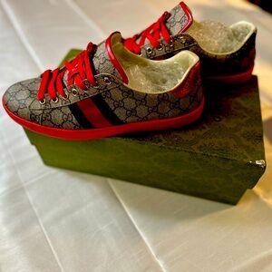 Gucci Ace GG Supreme Beige